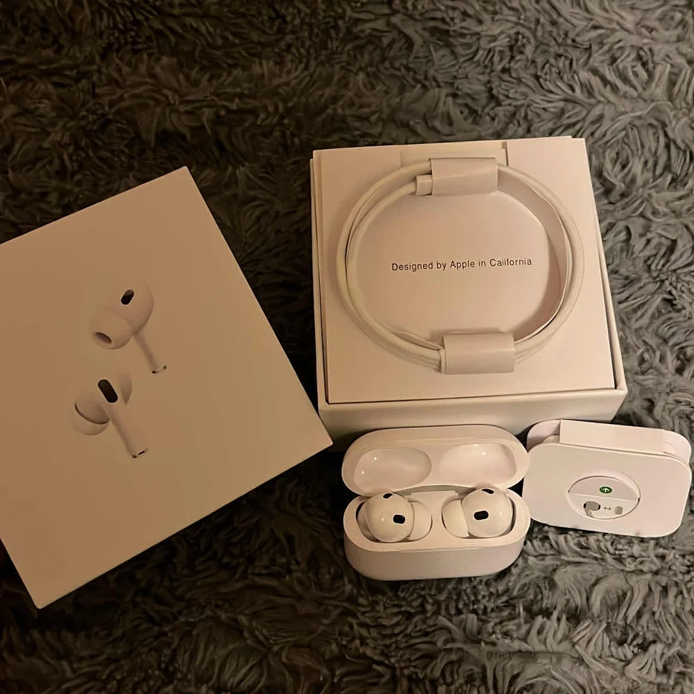 Apple AirPods Pro with Wireless Charging Case - White